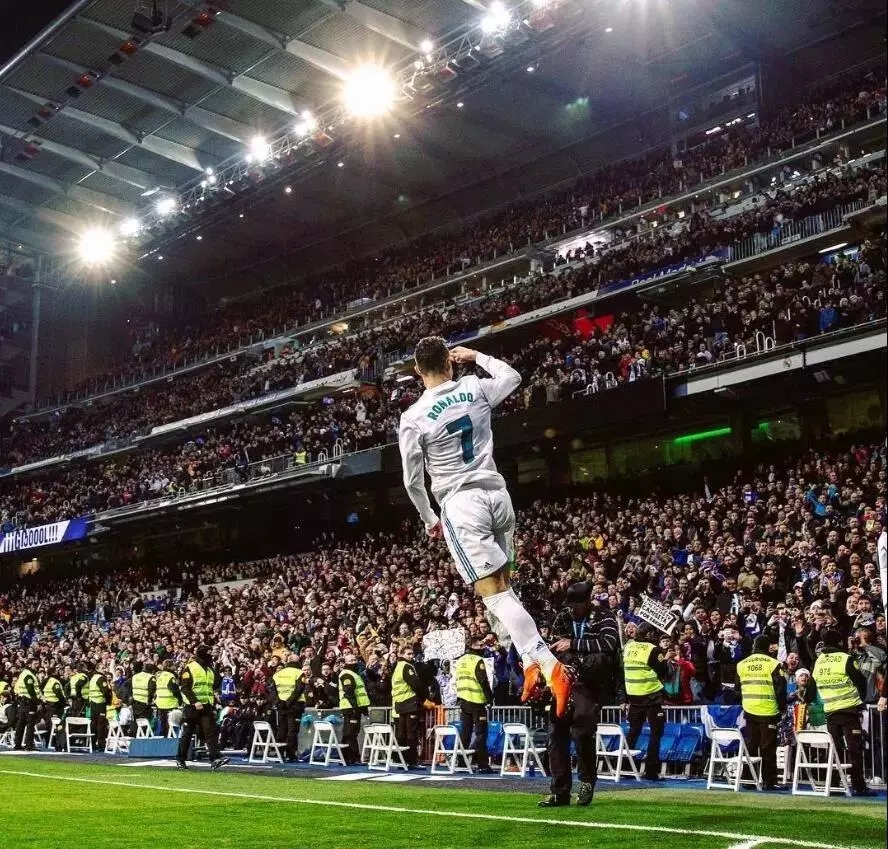 用冠军告别！前巴萨传奇正式挂靴退役，结束17年辉煌生涯