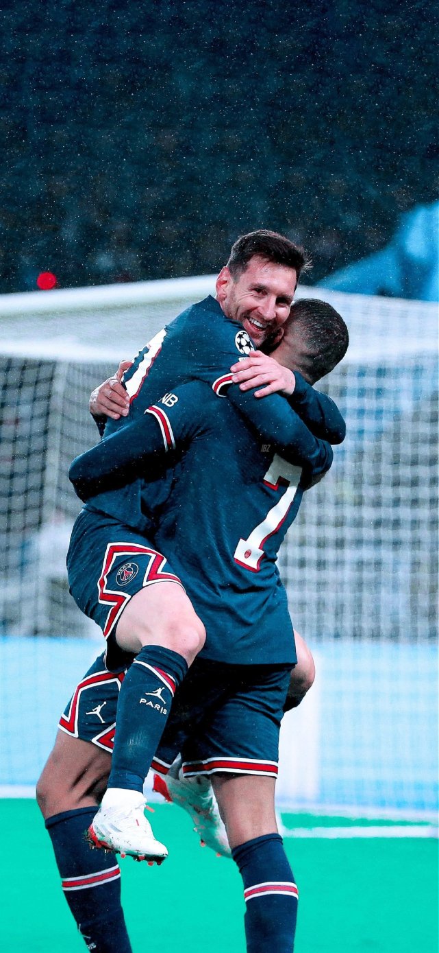 巴萨主席拉波尔塔圣诞晚宴展现亲和力 球队领跑西甲前景光明