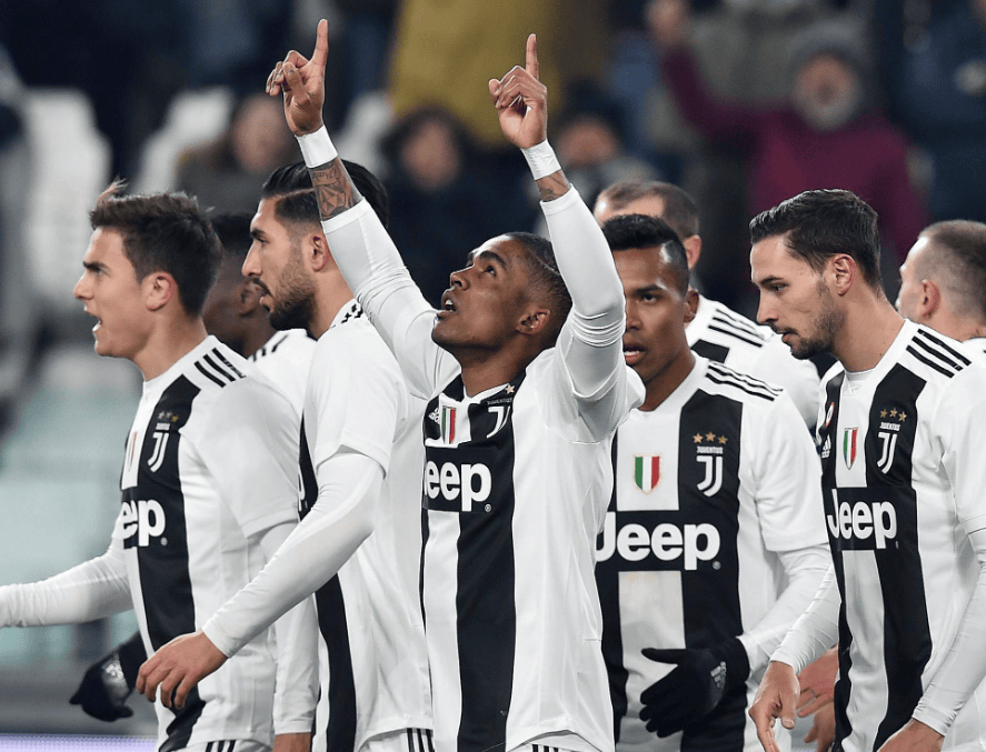 辽宁男篮王哲林关键得分带队胜